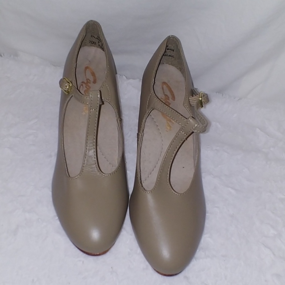 Capezio tan women's dance shoes Sz 7.5M